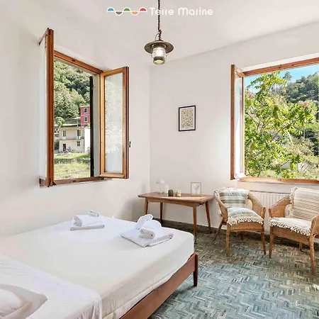 Firefly House, Terre Marine Vernazza