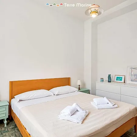 Firefly House, Terre Marine * Vernazza