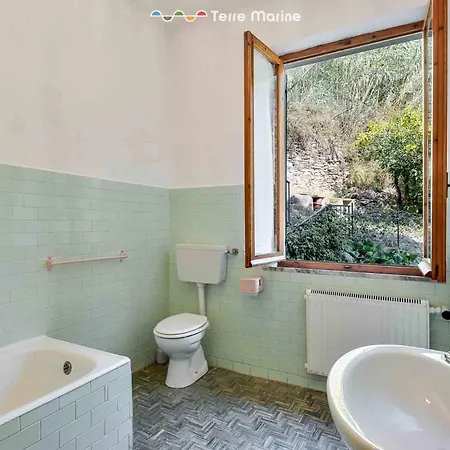 Firefly House, Terre Marine * Vernazza